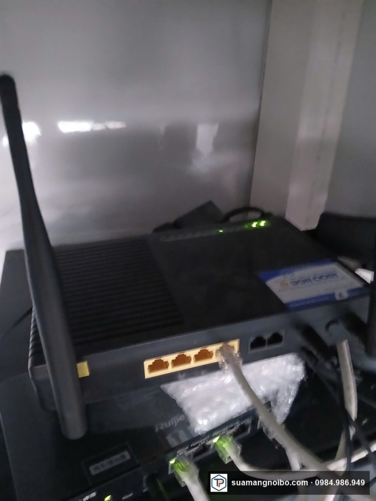 Router kết nối các đường dây mạng nội bộ